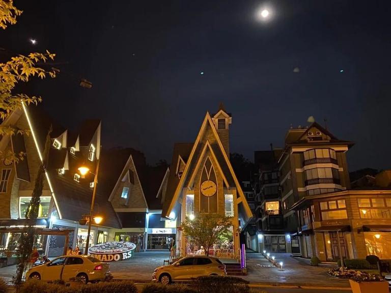 LOCAR-IN GRAMADO Monte Cervino Centro - B&B Gramado