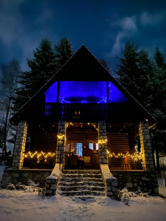 Lake House - B&B Izvoru Mureșului