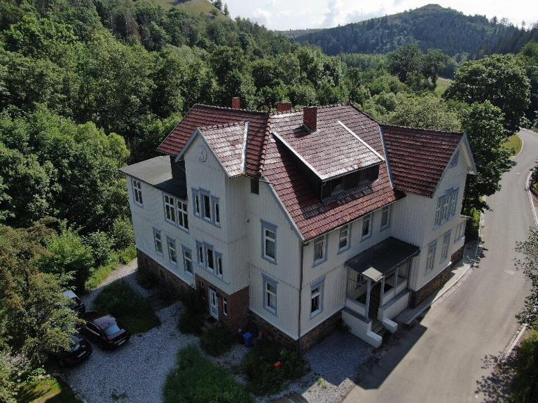 das weisse Haus am Fluss - B&B Hahnenkopf