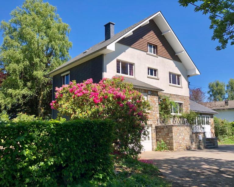 Les Randonneurs - Maison spacieuse avec jardin - B&B Malmedy