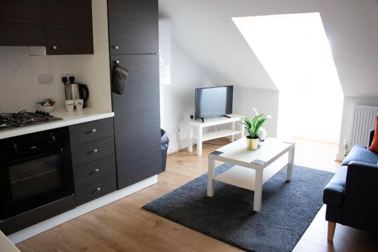 Town Centre Apartment with FREE Parking - B&B Loughborough