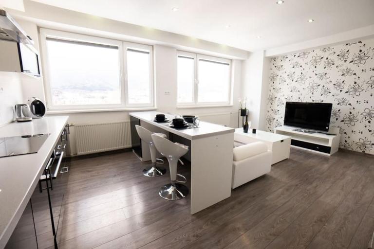 Apartmán pri nemocnici s parkovaním a výhľadom na hory - B&B Martin