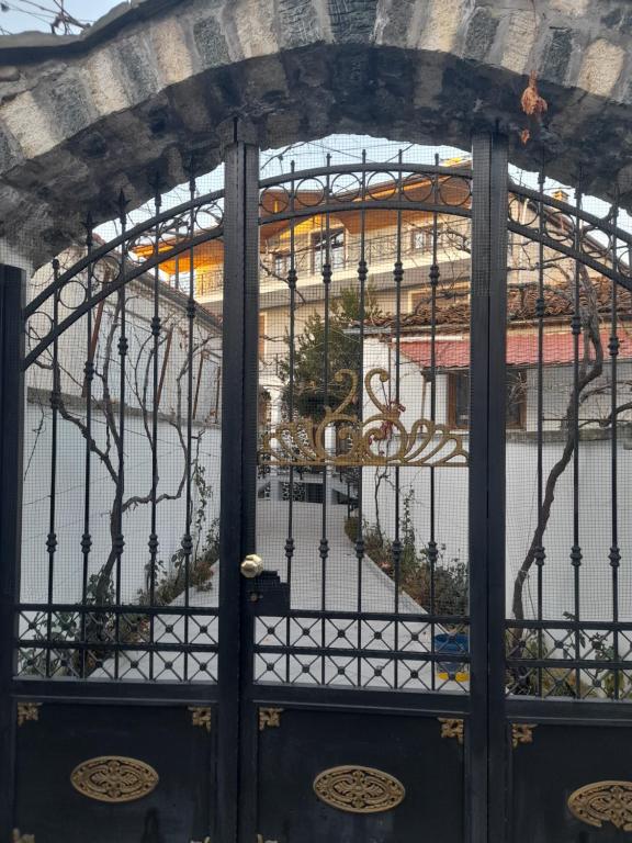 Vila Xhipe - Bed and Breakfast Korçë