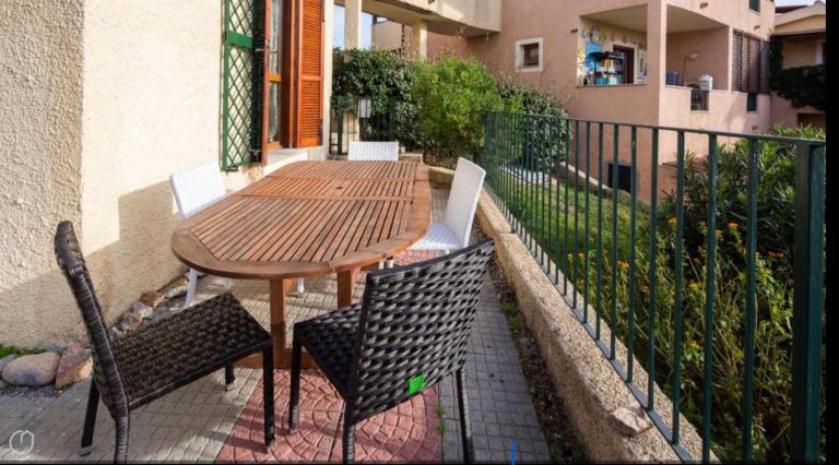 Airport-GARDEN-Shuttle till night-pool-AIRCOND-Wifi-parking free-Wash machine - Bed and Breakfast Olbia