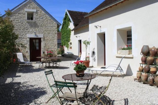 Chambres et table d'hôtes Saint Nicolas, maisonnettes individuelles dans propriété privée - Ferienwohnung Vézinnes