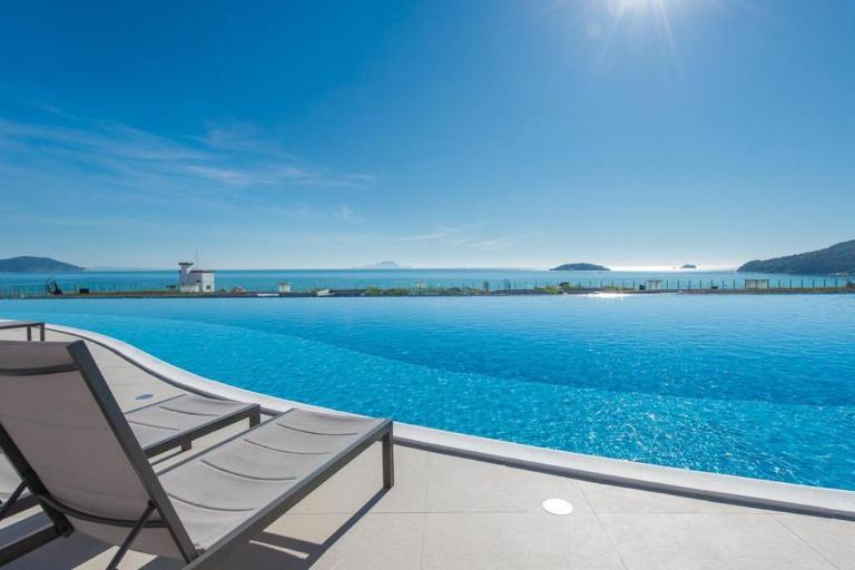 Apartamento maravilhoso com piscina e vista mar Mirante Home Club - Bed and Breakfast Florianópolis