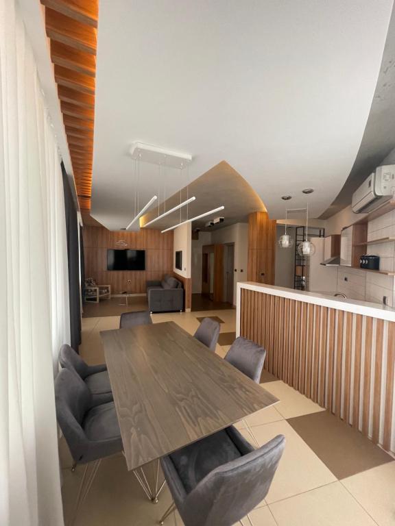 Leo lux 1 - B&B Niš