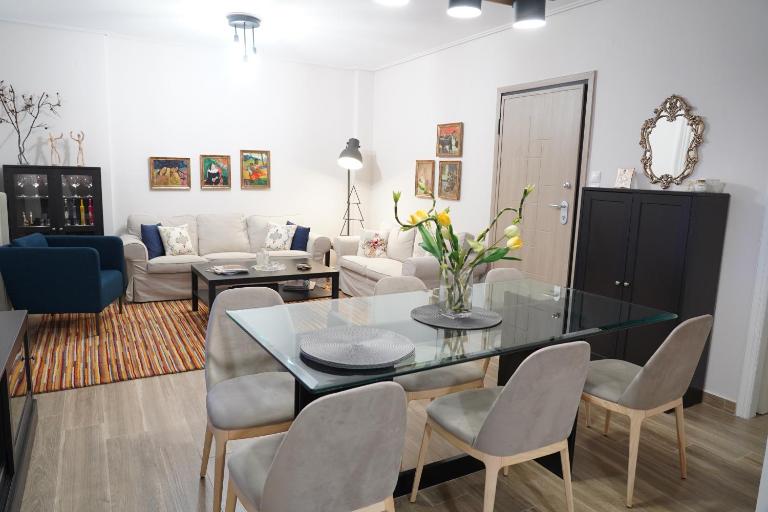Larissa Downtown Apartment With Parking - B&B Lárisa
