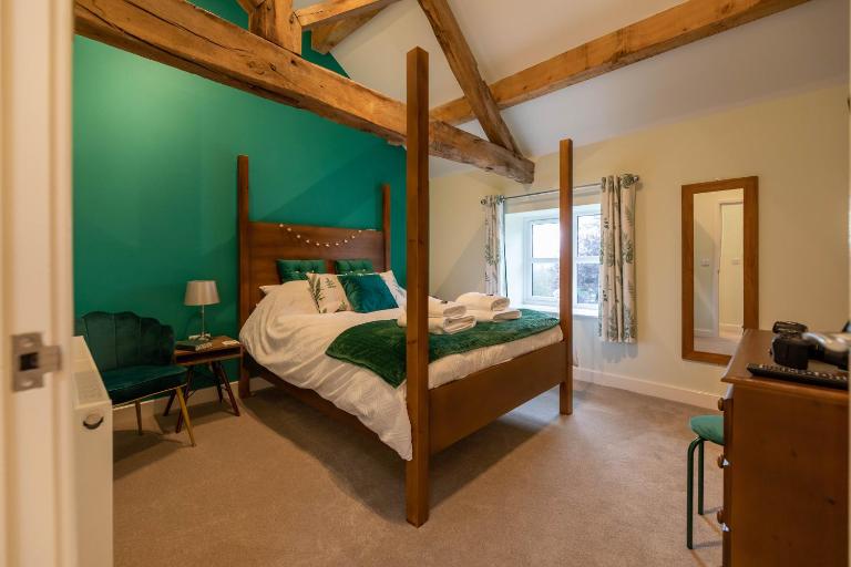 Caer Fedwen Barns Dyffryn Cottage King bed self catering with Hot Tub - Chambres d'hôtes Denbigh