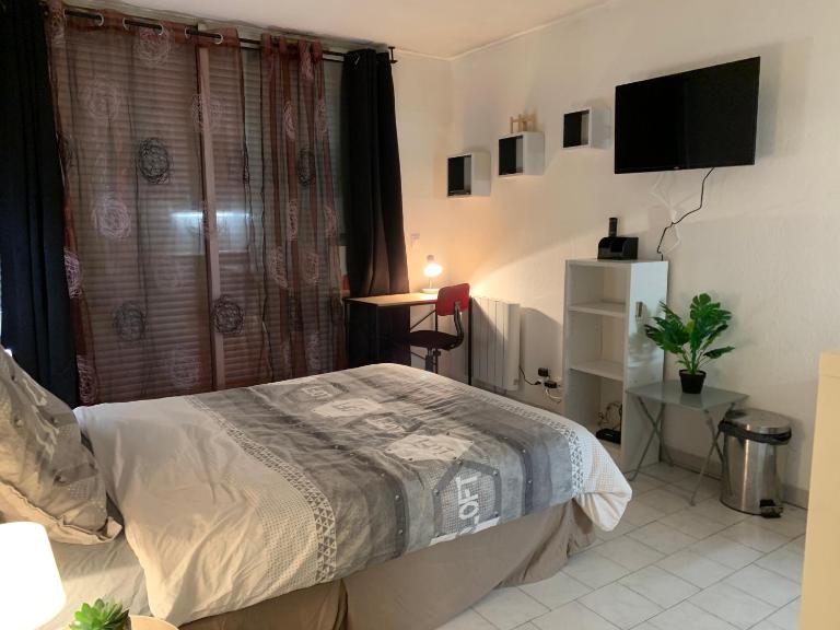 Nîmes studio parking Dhuoda - Bed and Breakfast Nîmes