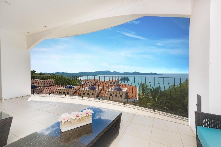 Playa Flamingo, Stunning Sunset View Condominium Flamingo Towers 17 - B&B Playa Flamingo