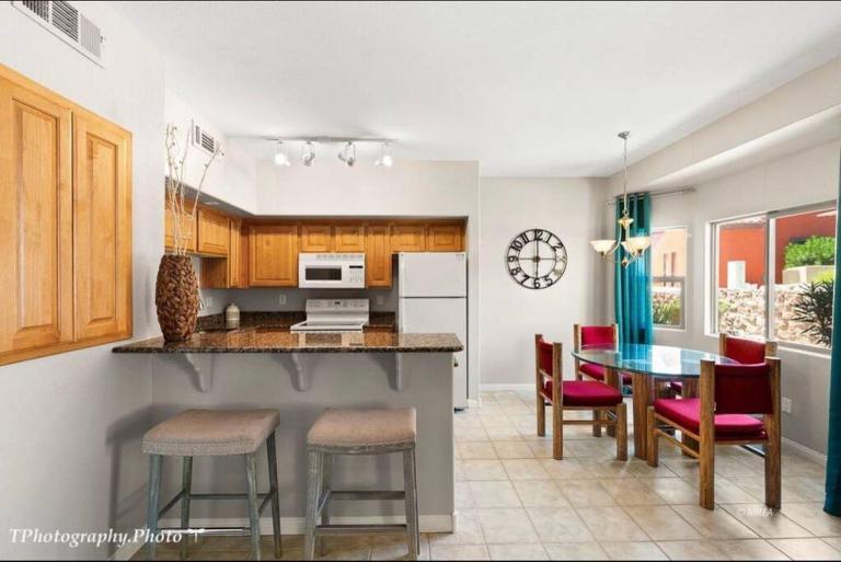 Golfer’s Oasis Condominium at Hawk Ridge - B&B Mesquite