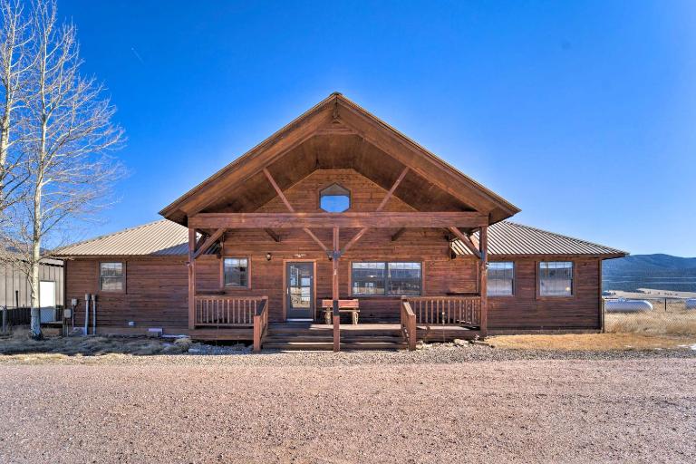 New Mexico Cabin Hideaway w/ Eagle Nest Lake Views - B&B Eagle Nest