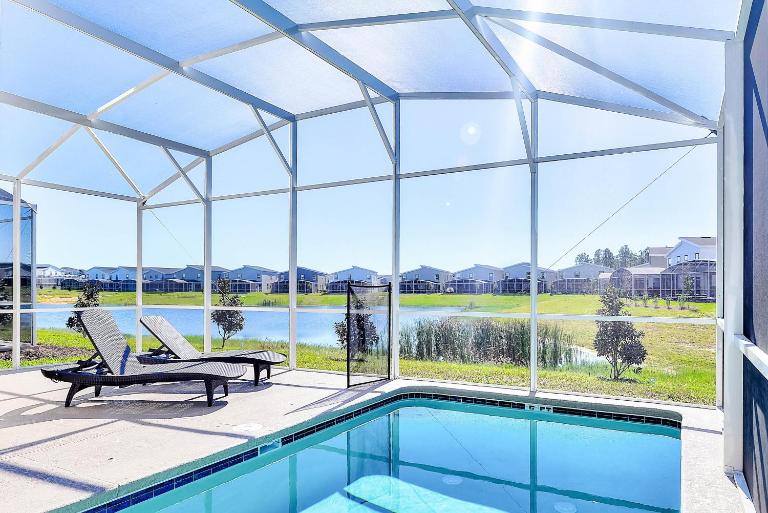 Champion Gate Brand New Home With Private Pool And Game Room - Chambres d'hôtes Kissimmee