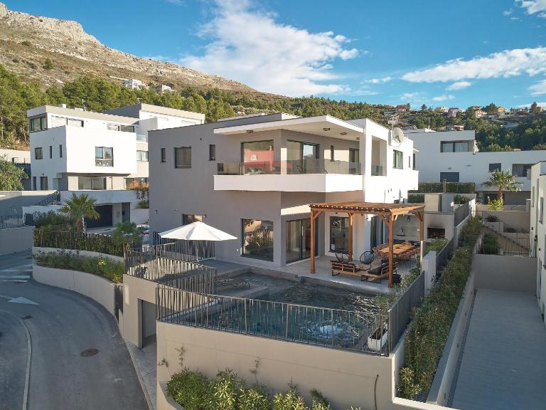 Luxury villa Natali with pool, terrace and sea view - B&B Spalato