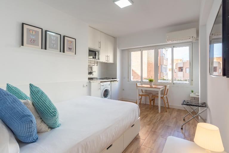LU&CIA Malagueta 7 - B&B Málaga