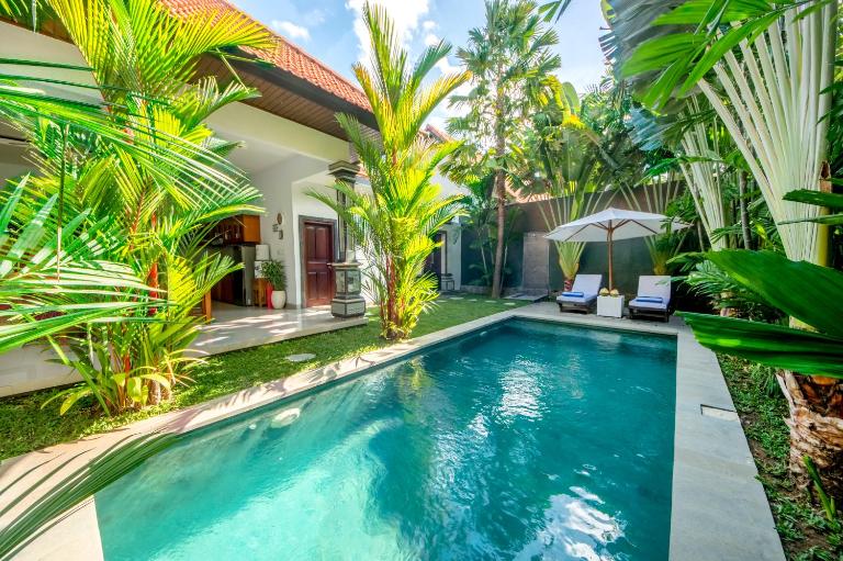 Tropical Villa Prime Location in Canggu - 15 Minutes Walk to the Beach - Ferienwohnung Canggu