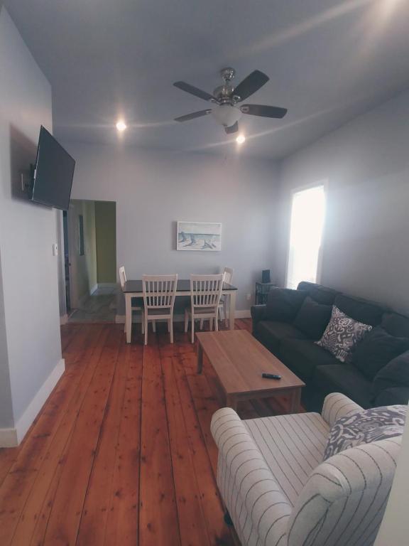 East Bayside/ Munjoy - Charming Downtown Escape - Chambres d'hôtes Portland