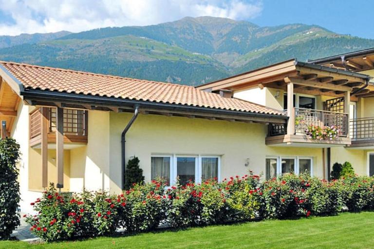 Apartment in Schlanders near Stelvio Park - Bed and Breakfast Schlanders