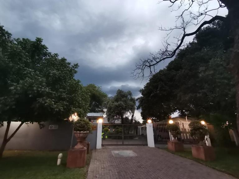 Bono Luxury Guesthouse - B&B Rustenburg