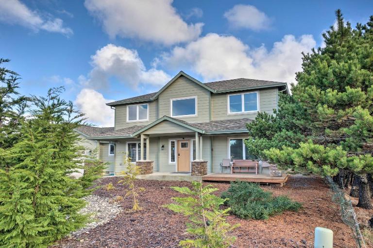 Spacious Bandon Getaway - 2 Blocks to Ocean! - B&B Bandon