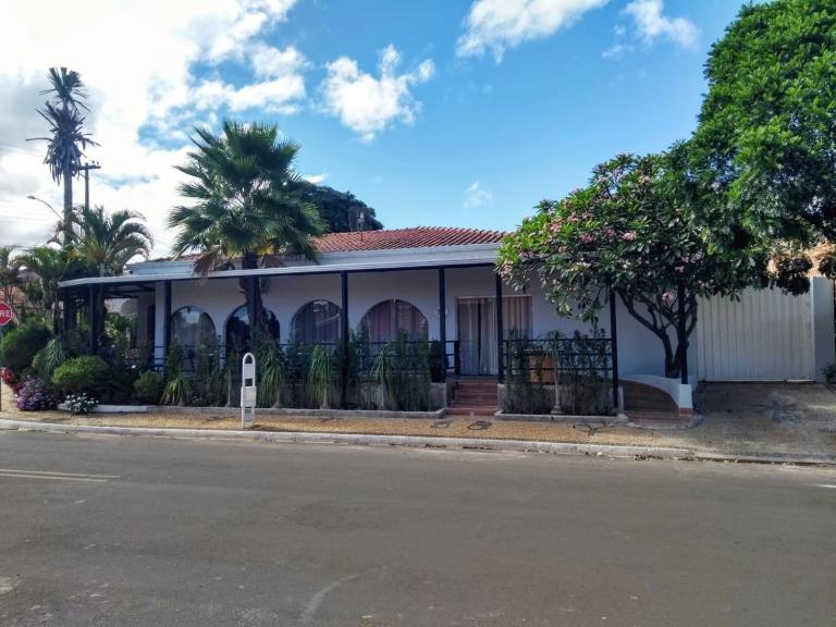 Pousada Rosa de Saron - Bed and Breakfast Holambra