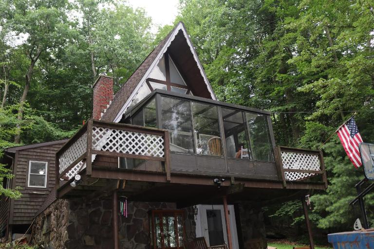 Escape in our Rain-Forest A-Frame Retreat with Hot Tub at The Kairos Cabin - B&B Harveys Lake