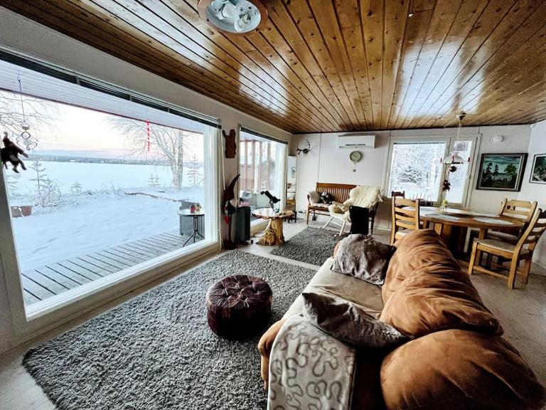 Lapland Sunrise Cottage with lakefront Sauna - B&B Rovaniemi