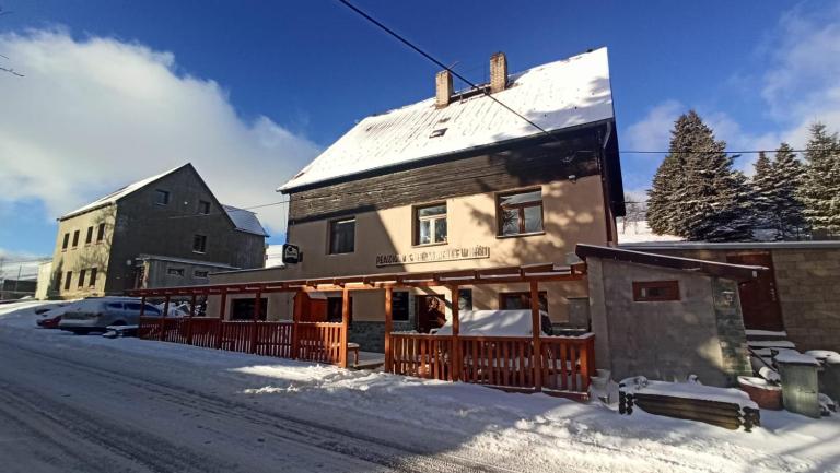 Penzion a restaurace V Háji - Bed and Breakfast Loučná pod Klínovcem