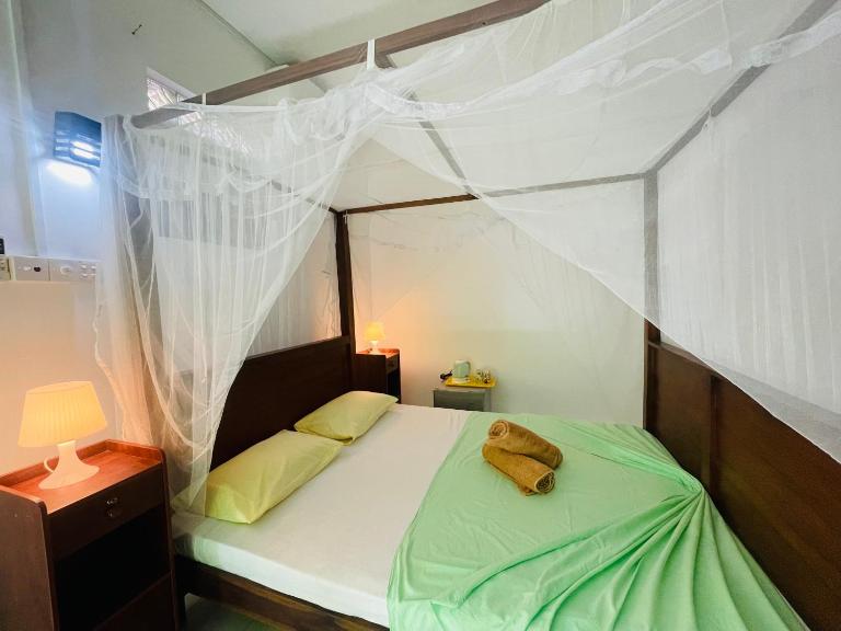 Bougain Villa Guesthouse - Bed and Breakfast Mirissa city