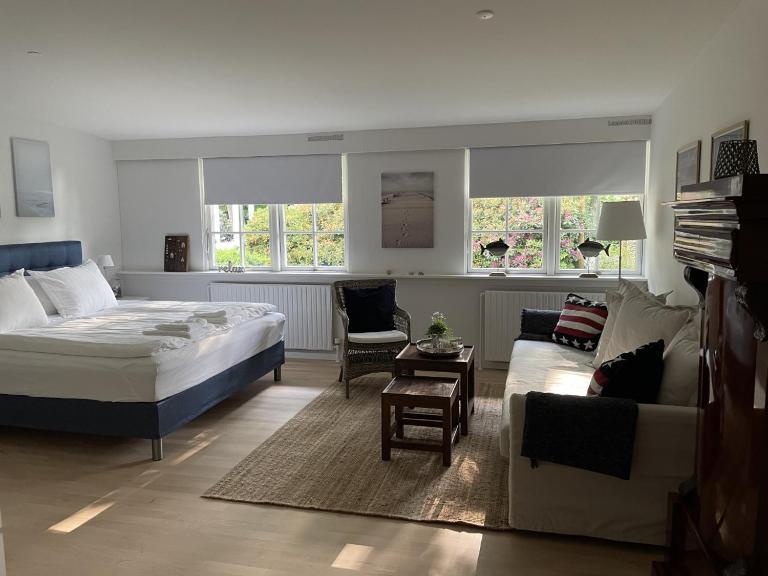 Trouville Bed & Breakfast - B&B Hornbæk