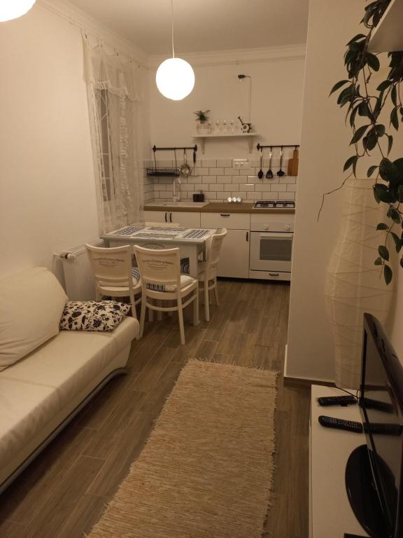 Tündér Róza Apartman - B&B Miskolctapolca