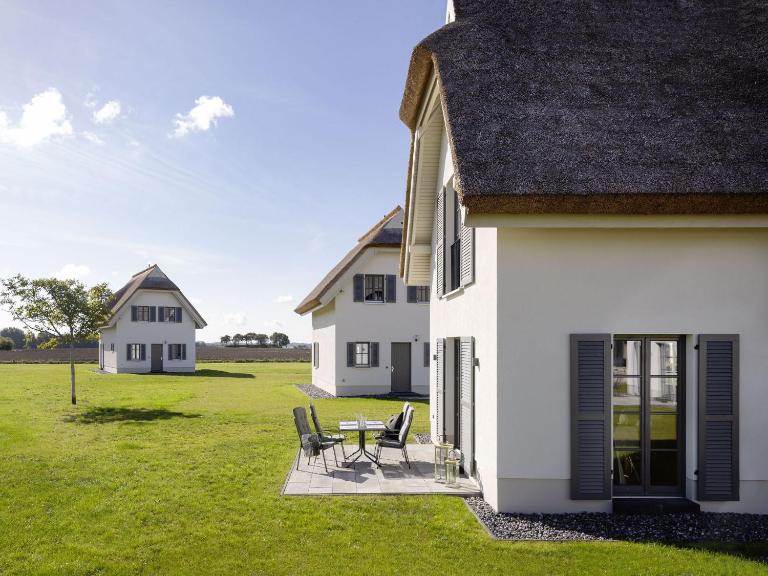 Reetland am Meer - Superior Reetdachvilla mit 2 Schlafzimmern E01 - B&B Dranske