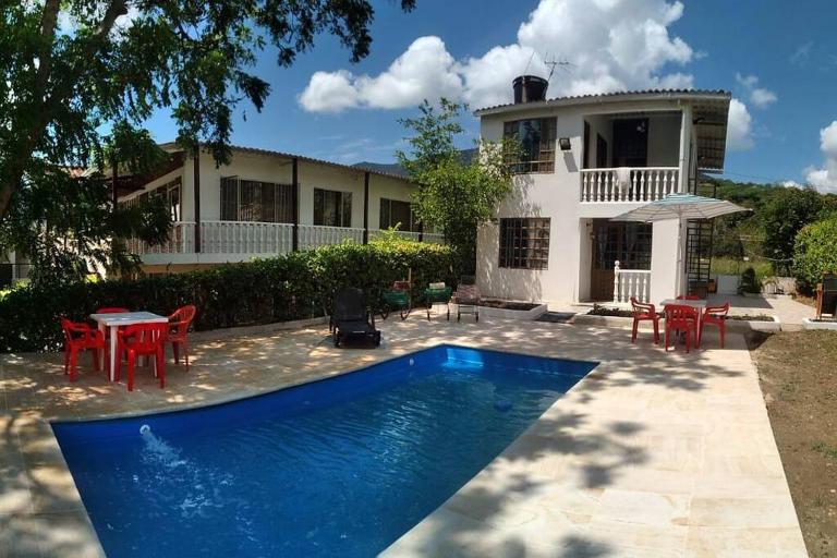 CASA FAMILIAR Y DE DESCANSO VILLA LORENZA - APULO CUND. - Ferienwohnung Apulo