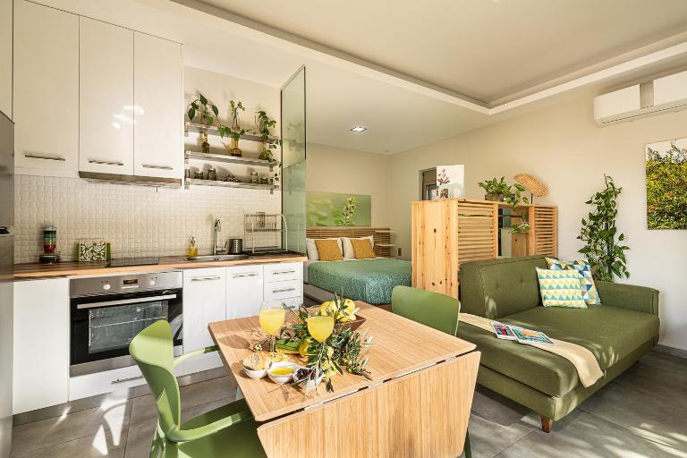 Olive Lemon Biophilic House & Lush Forest Garden - B&B Vámos