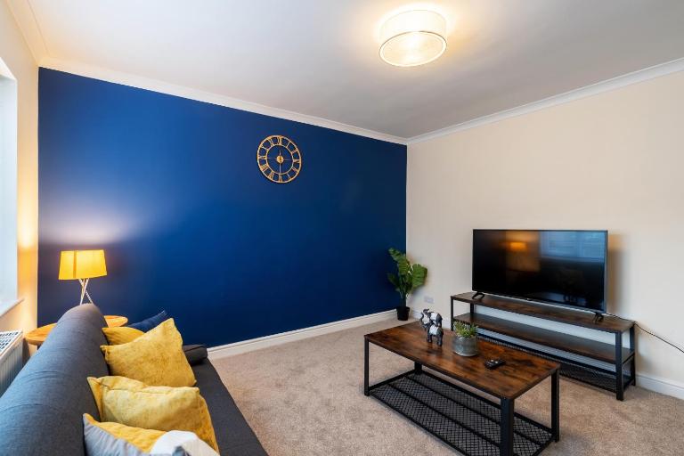 Exceptional 3 bed house with homely comforts, Close to fast food, supermarkets and city centre - B&B Sheffield