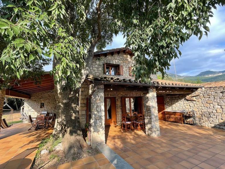 El Vilarot. La casa de piedra en la naturaleza. - B&B Girona