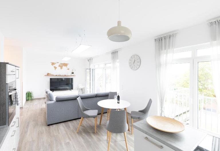 Moderne 2 Zimmer Ferienwohnung mit Dachterrasse - 95qm - Chambres d'hôtes Bremerhaven