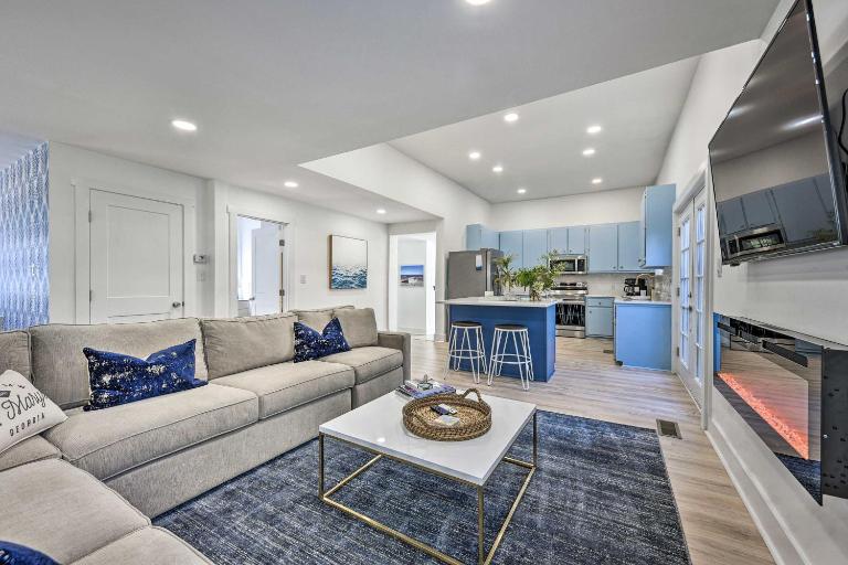 Chic St Marys Home, 2 Blocks from Riverfront - B&B St. Marys