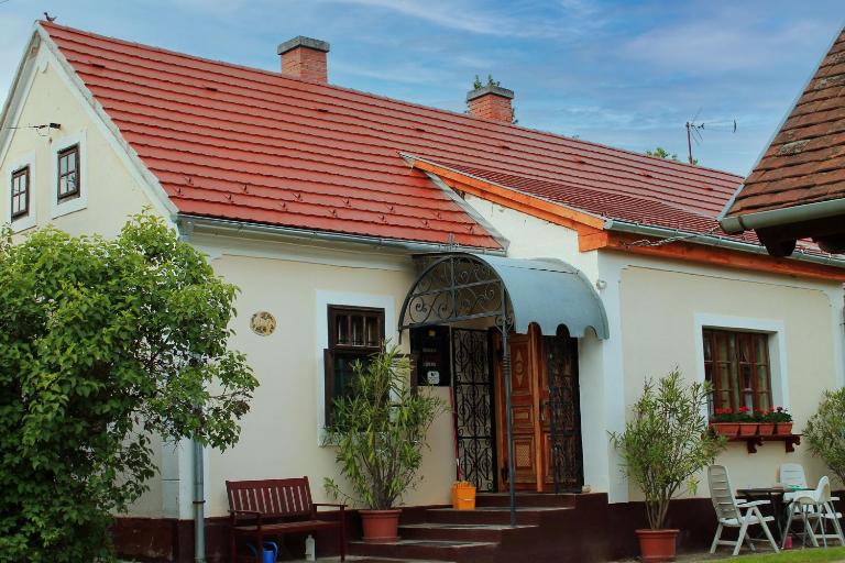 Cserépmadár szállás és Csinyálóház - Ferienwohnung Velemér