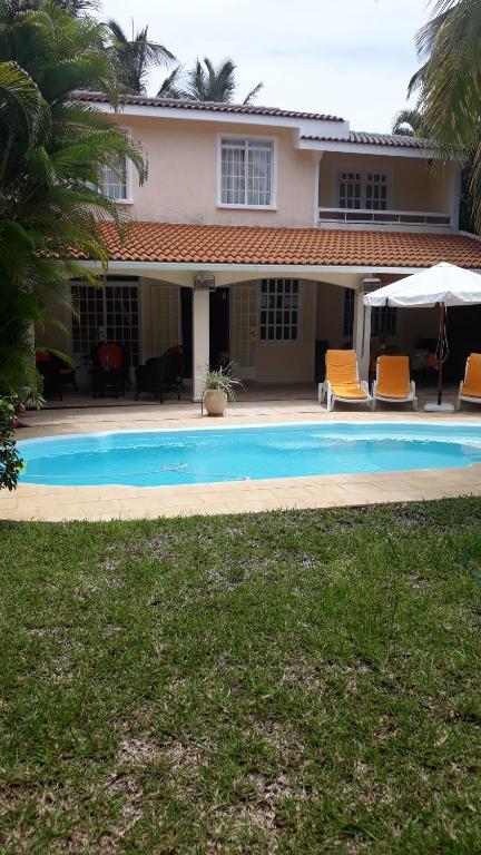 Villa Les Lauriers Roses - Bed and Breakfast Blue bay