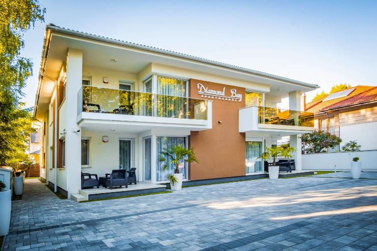 MyFlat Diamond Bay Apartment - Bed and Breakfast Siófok