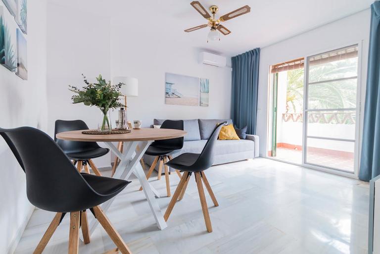 Lovely 2 Bedroom Apartment w/ large garden + pools - B&B Benalmádena