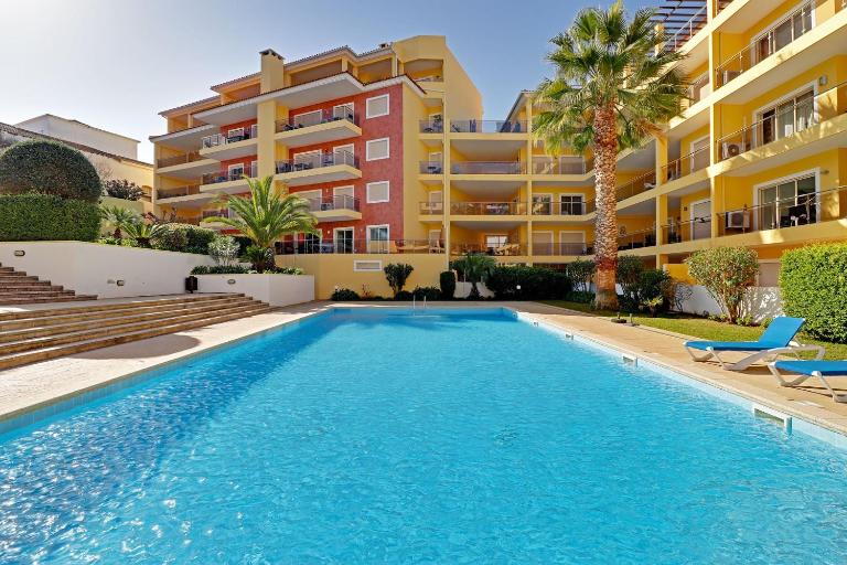 Lagos Balcony With Pool by Homing - B&B Lagos