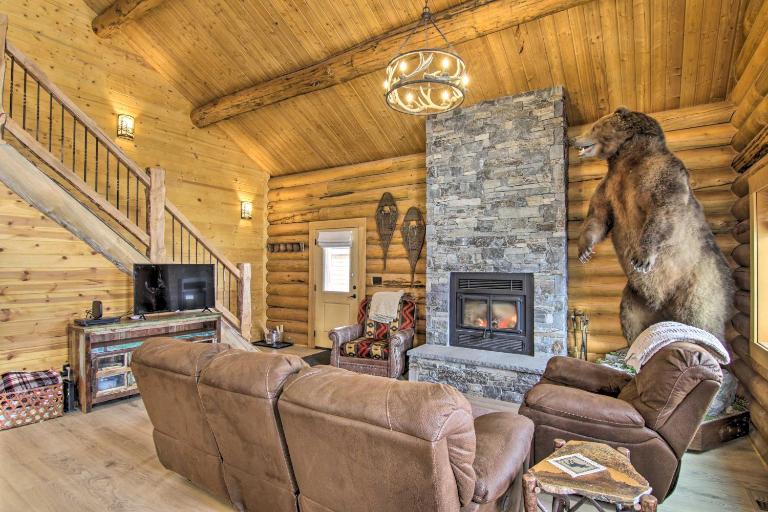 Stunning Mountain Views: Livingston Cabin w/ Deck! - B&B Livingston