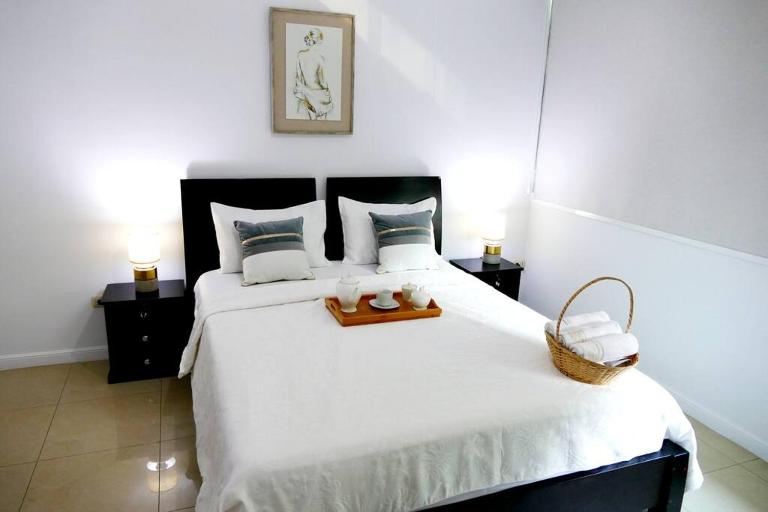 Ecusuites Puerto Santa Ana - River Junto a Hotel Wyndham - Bed and Breakfast Guayaquil