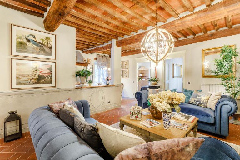 Casa Kathy, Smart and Convenient Luxury 2 Bedrooms Apartment inside the City Walls - Bed and Breakfast Lucca