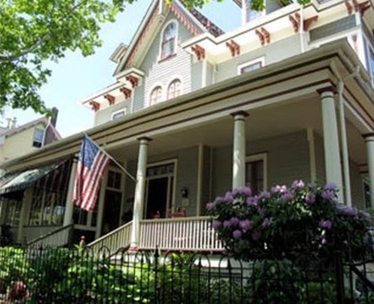 The Bacchus Inn Bed & Breakfast - Bed and Breakfast Cape May