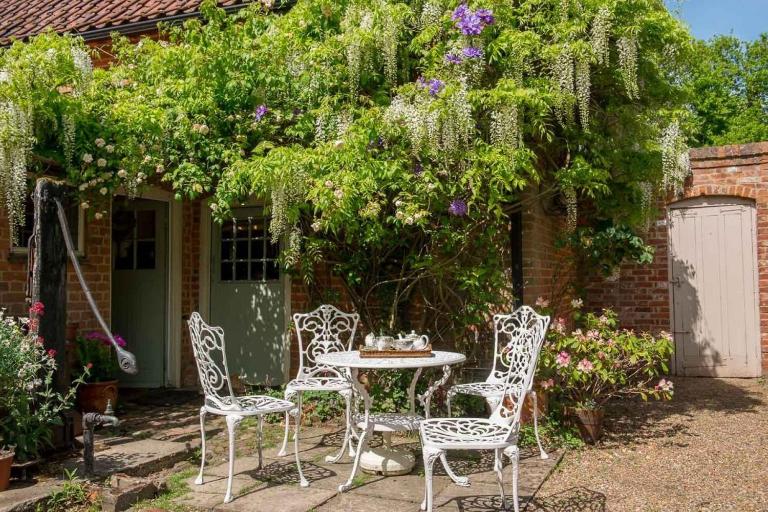 Cissys Cottage in a Nature Reserve, 7 minutes from Aldeburgh seafront - Bed and Breakfast Farnham