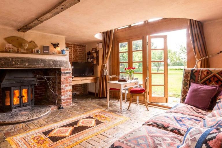 Dons Barn a Stunning cottage just a walk across the fields to a great pub - B&B Edwardstone